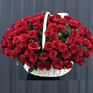 Корзина из 101 розы